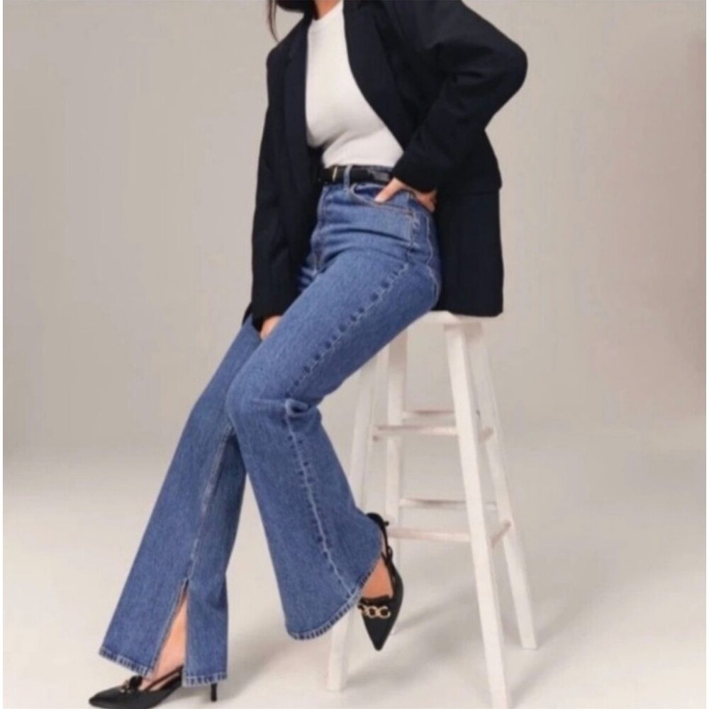 NWT Abercrombie & Fitch The Vintage Flare High Rise Jeans 36 22L Light Wash